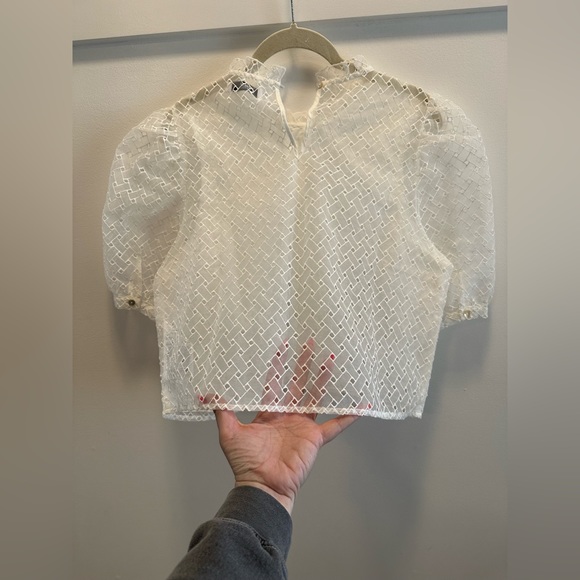 Lace Blouse with puff sleeve - Picture 2 of 2